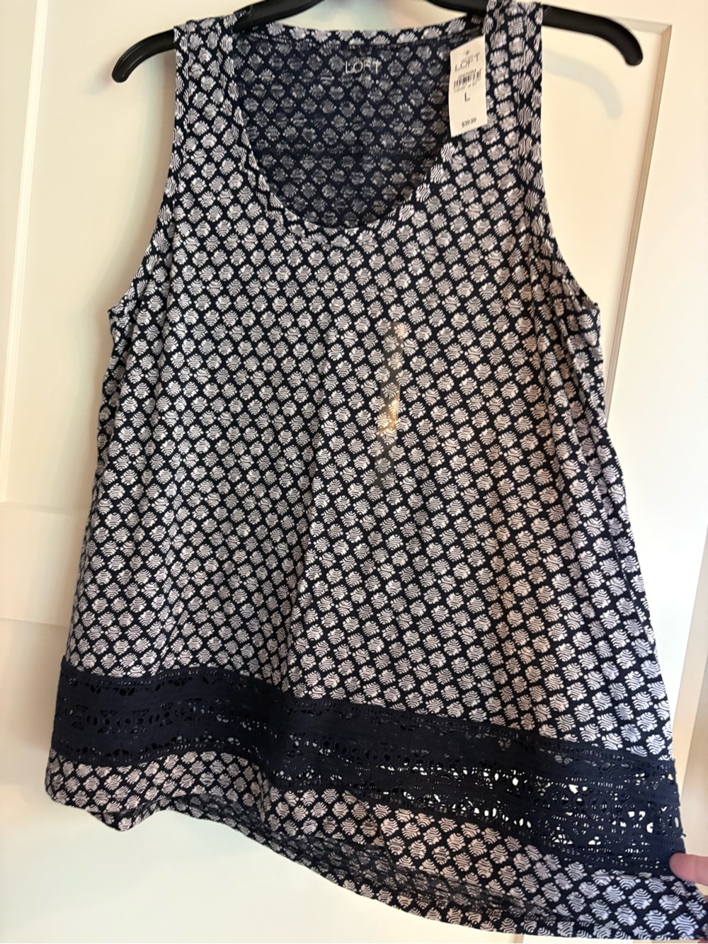 NWT Ann Taylor Loft Navy and White Printed Lace-Hem Tank Top Size L